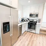 Warm And Welcoming Studio Space In Hollywood-Br16-Bh