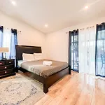 Luxurious House W Pool-Prime Location