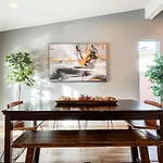 Luxurious House W Pool-Prime Location