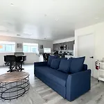 Cozy Chamber 3 Bedroom Hollywood Townhouse