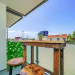 Amazing, Spacious Unit, Heart La