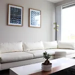 Lovely 2 Bedroom 2 Bath In Santa Monica