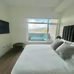 Luxe Corner One Bedroom, Prime Hollywood With Parking