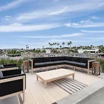 Designer Silver Lake Stylish One Bedroom With Parking