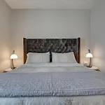 Penthouse One Bedroom Garden View Condo By Ucla