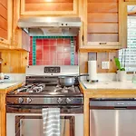 Quiet Cottage Less Than 1 Mi To Venice Beach And Boardwalk!