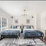 Stunning Beverly Hills Retreat 12-Bed Oasis With Heated Pool, Hot Tub