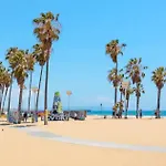 Beachside Apartment L Free Parking!