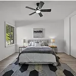 Modern 2-Bedroom In Santa Moinca Area Close To Ucla