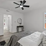 Modern 2-Bedroom In Santa Moinca Area Close To Ucla