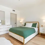 Hollywood Luxury Studio