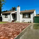 Newly Remodelled Los Angeles House With Access To Pool