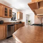 3-Bedroom Sherman Oaks House Near Universal Studios