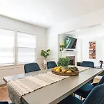 3-Bedroom Sherman Oaks House Near Universal Studios