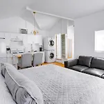 Cozy Private Studio In Granada Hills Near Csun, Universal