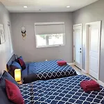 Lucky Charm 4 Bedroom Mid-City Apartment