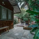 Cozy 3 Bedroom Hollywood Home- Quick Walk To All Tourist Spots!