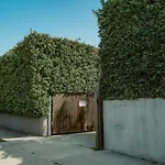 Cozy 3 Bedroom Hollywood Home- Quick Walk To All Tourist Spots!