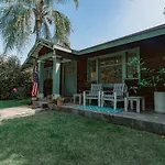 Cozy 3 Bedroom Hollywood Home- Quick Walk To All Tourist Spots!