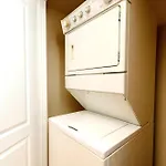 Stylish And Spacious 2 Bedroom Central Location