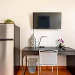 Lovely One Bedroom Guest House In Encino Village