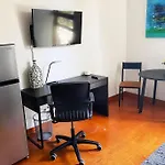Lovely One Bedroom Guest House In Encino Village