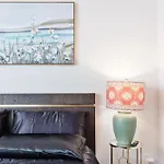 14 Santa Monica Gorgeous Apartment