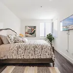 14 Santa Monica Gorgeous Apartment
