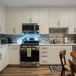 Luxury 2 Bedroom At The Heart Of Melrose Boulevard