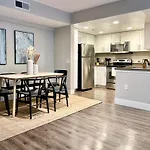 Stunning 2Bd 2Bth Apt In Santa Monica!