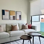 Trendy 2Bd 2Bth Apt Steps From Downtown Santa Monica With Ocean Views!