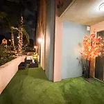 2 Bd 2 Ba In The Heart Of Encino 104
