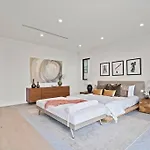 Ultra Luxe Modern Mansion With Roof Deck Pool & Spa