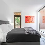 Hollywood 2 Bedroom Condo La Na