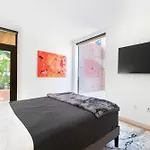 Hollywood 2 Bedroom Condo La Na