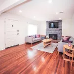 Sunny Family Retreat Near Santa Monica Beach