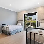 Spacious 6-Bedroom La Home With Fire Pit, Kids\' Playground, And Outdoor Dining