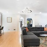 Spacious 6-Bedroom La Home With Fire Pit, Kids\' Playground, And Outdoor Dining