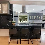 Spacious 6-Bedroom La Home With Fire Pit, Kids\' Playground, And Outdoor Dining