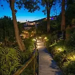 Hollywood Hideaway