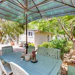 Vibrant Home With Patio - Near Santa Monica Pier!