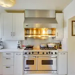 Vibrant Home With Patio - Near Santa Monica Pier!