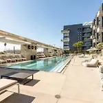 Artemis- Hollywood Hills View Studio Apt Gym, Pool, Free Parking