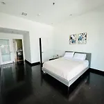 Cool Apartment In West Hollywood