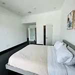 Cool Apartment In West Hollywood