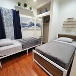 Budget Beverly Hills Cottage Style 2 Bedroom Apt - 5 Minutes From Rodeo Drive