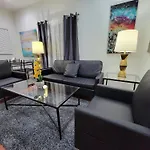 Budget Beverly Hills Cottage Style 2 Bedroom Apt - 5 Minutes From Rodeo Drive