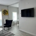 Marilyn Studio Apartment In Koreatown