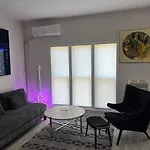 Marilyn Studio Apartment In Koreatown