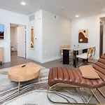 K-Town Modern 1 Bedroom Apartment With Parking